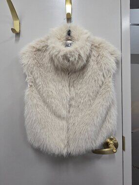 Walter Baker Faux Fur Vest – Cream/Ivory – Size M